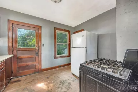Kitchen - 5807 Elder St, Fairfax, OH 45227 photo 1 of 3