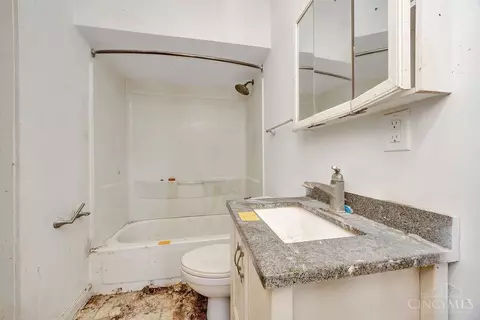 Bath - 5807 Elder St, Fairfax, OH 45227 photo 1 of 1