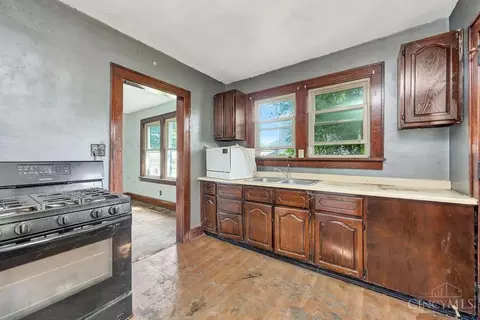 Kitchen - 5807 Elder St, Fairfax, OH 45227 photo 2 of 3