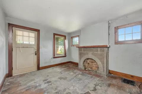Living - 5807 Elder St, Fairfax, OH 45227 photo 3 of 7