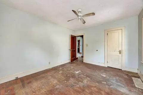 Bedroom - 5807 Elder St, Fairfax, OH 45227 photo 2 of 3