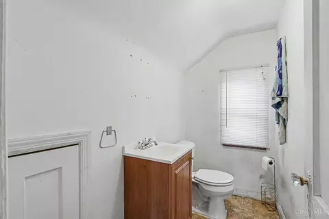 Bath - 8317 Lake Ave, Cincinnati, OH 45236 photo 2 of 3