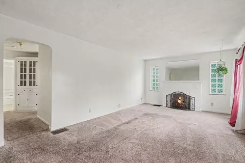 Living - 8317 Lake Ave, Cincinnati, OH 45236 photo 2 of 2
