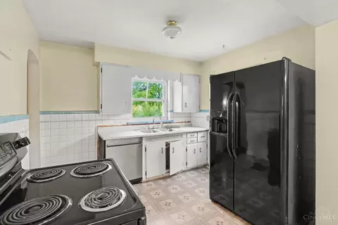 Kitchen - 8317 Lake Ave, Cincinnati, OH 45236 photo 2 of 2