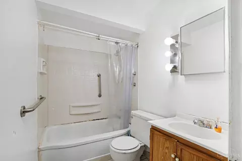 Bath - 8317 Lake Ave, Cincinnati, OH 45236 photo 1 of 3