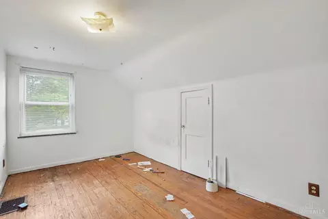 Bedroom - 8317 Lake Ave, Cincinnati, OH 45236 photo 5 of 5