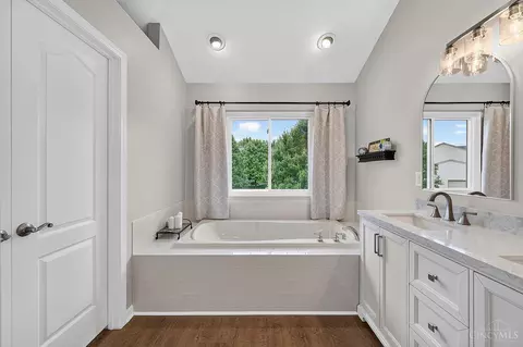 Bath - 4603 Allison Ln, Batavia, OH 45103 photo 3 of 6