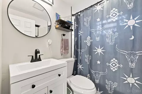Bath - 1467 Larann Ln, Cincinnati, OH 45231 photo 1 of 3