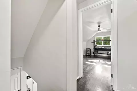 Entry Way - 1467 Larann Ln, Cincinnati, OH 45231 photo 1 of 1