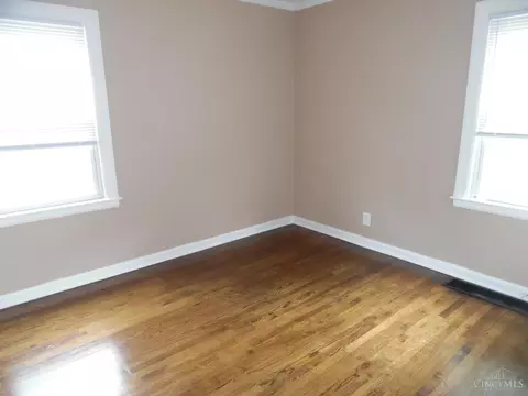 Bedroom - 1029 Laurel Ave, Hamilton, OH 45015 photo 2 of 5