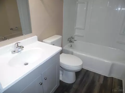 Bath - 1029 Laurel Ave, Hamilton, OH 45015 photo 2 of 4