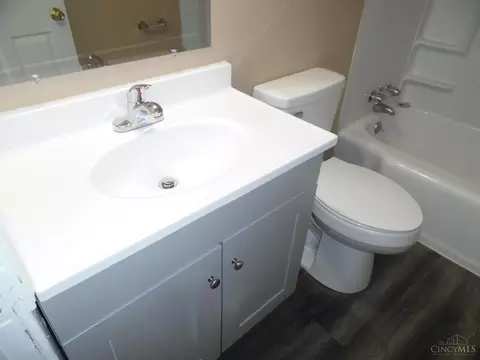 Bath - 1029 Laurel Ave, Hamilton, OH 45015 photo 3 of 4
