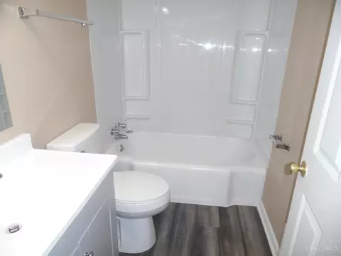 Bath - 1029 Laurel Ave, Hamilton, OH 45015 photo 1 of 4