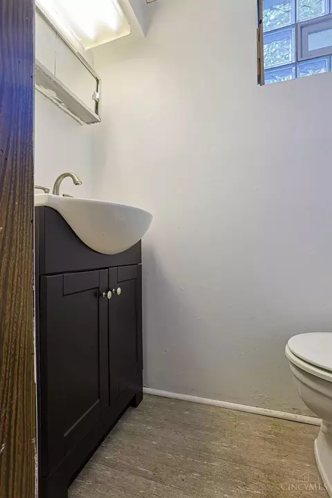 Bath - 3000 Mapleleaf Ave, Cincinnati, OH 45213 photo 3 of 3