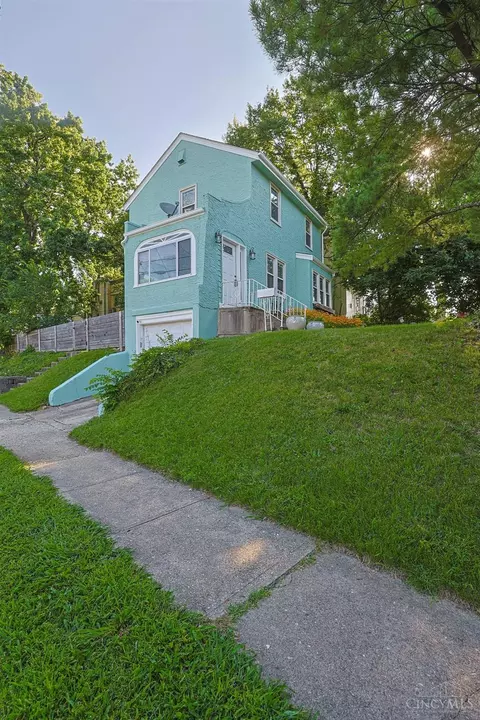 Exterior - 3000 Mapleleaf Ave, Cincinnati, OH 45213 photo 2 of 8