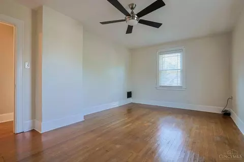 Bedroom - 3000 Mapleleaf Ave, Cincinnati, OH 45213 photo 2 of 5