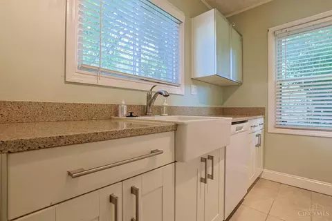 Kitchen - 3000 Mapleleaf Ave, Cincinnati, OH 45213 photo 5 of 5