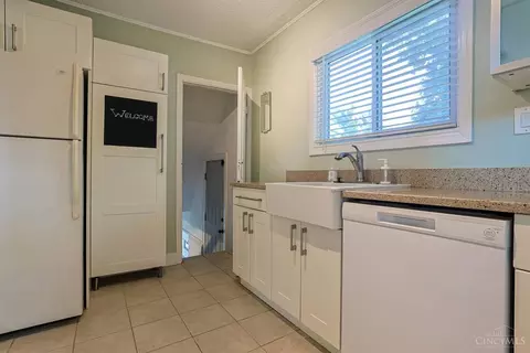 Kitchen - 3000 Mapleleaf Ave, Cincinnati, OH 45213 photo 3 of 5