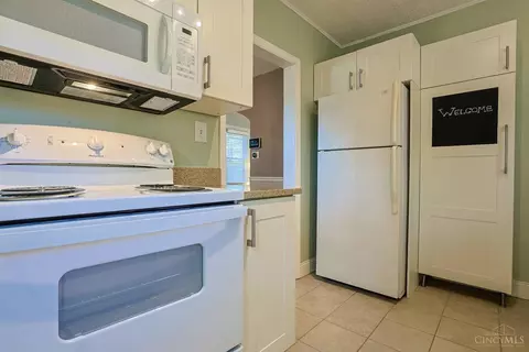 Kitchen - 3000 Mapleleaf Ave, Cincinnati, OH 45213 photo 4 of 5