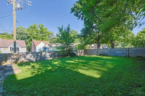 Exterior - 3000 Mapleleaf Ave, Cincinnati, OH 45213 photo 6 of 8