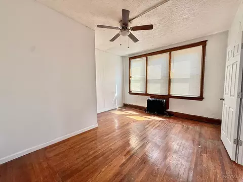 Living - 548 Carplin Pl, Cincinnati, OH 45229 photo 1 of 5