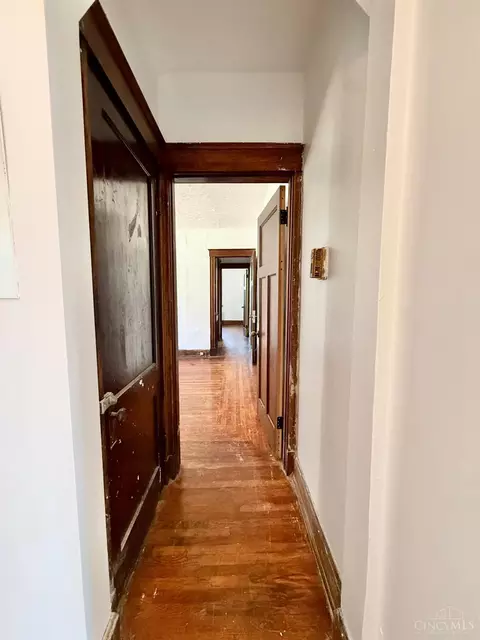 Entry Way - 548 Carplin Pl, Cincinnati, OH 45229 photo 1 of 3