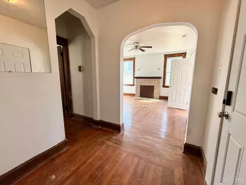 Entry Way - 548 Carplin Pl, Cincinnati, OH 45229 photo 3 of 3