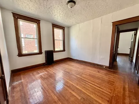 Living - 548 Carplin Pl, Cincinnati, OH 45229 photo 3 of 5
