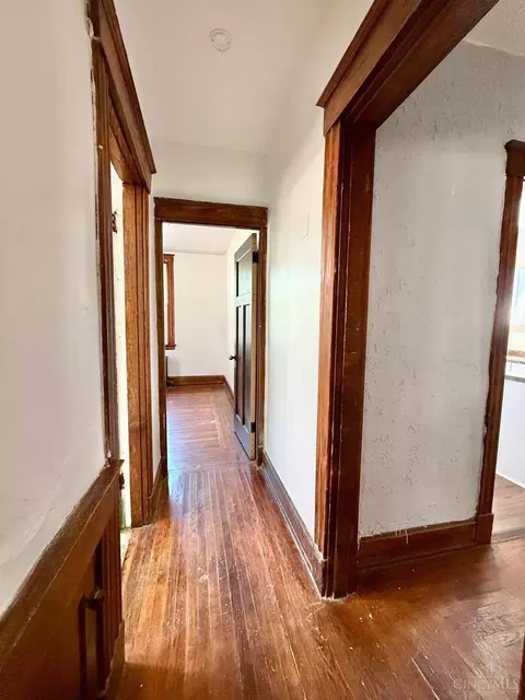 Entry Way - 548 Carplin Pl, Cincinnati, OH 45229 photo 2 of 3