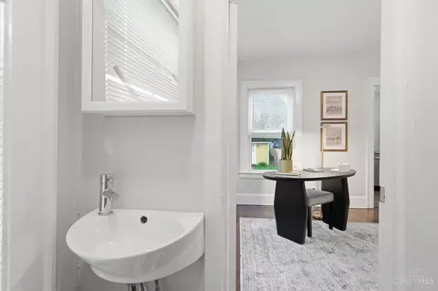 Entry Way - 6733 Buckingham Pl, Cincinnati, OH 45227 photo 3 of 5