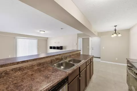 Kitchen - 3383 Emerald Lakes Dr, Cincinnati, OH 45211 photo 3 of 7