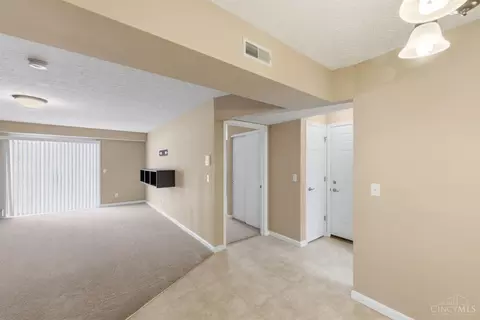 Entry Way - 3383 Emerald Lakes Dr, Cincinnati, OH 45211 photo 1 of 2
