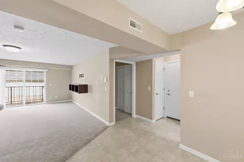 Entry Way - 3383 Emerald Lakes Dr, Cincinnati, OH 45211 photo 2 of 2
