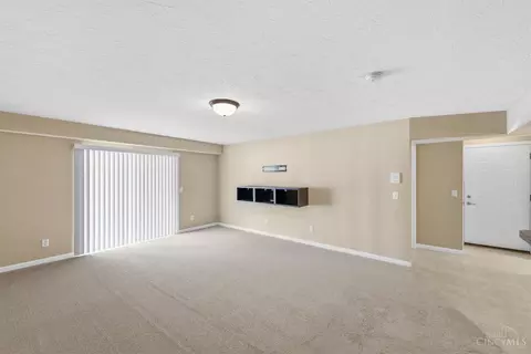 Living - 3383 Emerald Lakes Dr, Cincinnati, OH 45211 photo 2 of 6
