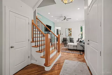 Entry Way - 2656 Bellevue Ave, Cincinnati, OH 45219 photo 1 of 1