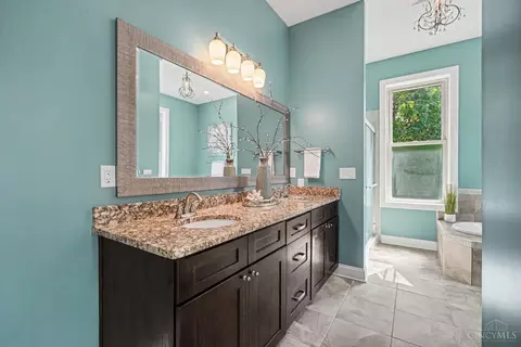 Bath - 2656 Bellevue Ave, Cincinnati, OH 45219 photo 2 of 5