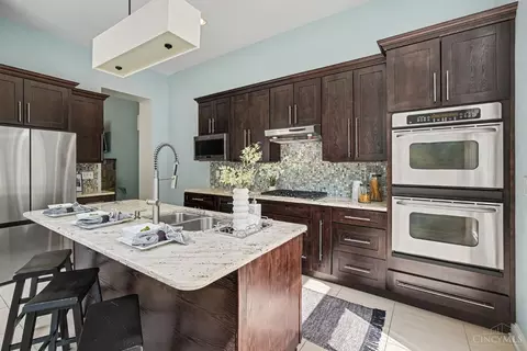 Kitchen - 2656 Bellevue Ave, Cincinnati, OH 45219 photo 3 of 4