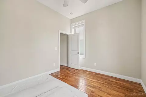 Bedroom - 2656 Bellevue Ave, Cincinnati, OH 45219 photo 3 of 8