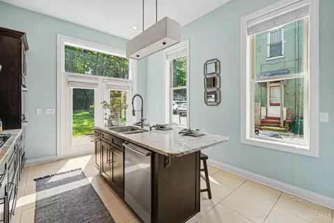 Kitchen - 2656 Bellevue Ave, Cincinnati, OH 45219 photo 2 of 4