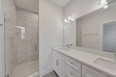 Bath - 3908 Edwards Rd, Cincinnati, OH 45209 photo 7 of 8