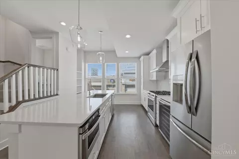 Kitchen - 3908 Edwards Rd, Cincinnati, OH 45209 photo 4 of 4
