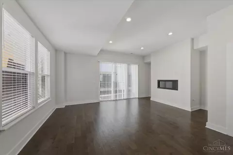 Living - 3908 Edwards Rd, Cincinnati, OH 45209 photo 4 of 6