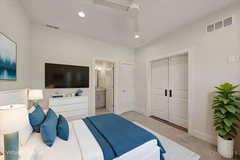 Bedroom - 3908 Edwards Rd, Cincinnati, OH 45209 photo 3 of 10