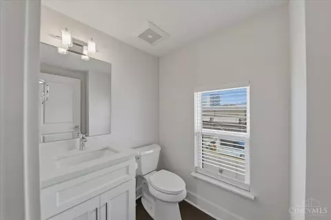 Bath - 3908 Edwards Rd, Cincinnati, OH 45209 photo 3 of 8