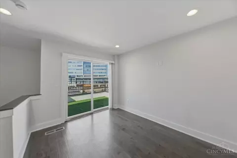 Living - 3908 Edwards Rd, Cincinnati, OH 45209 photo 6 of 6