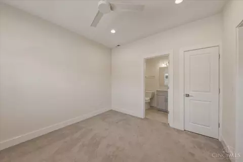Bedroom - 3908 Edwards Rd, Cincinnati, OH 45209 photo 1 of 10
