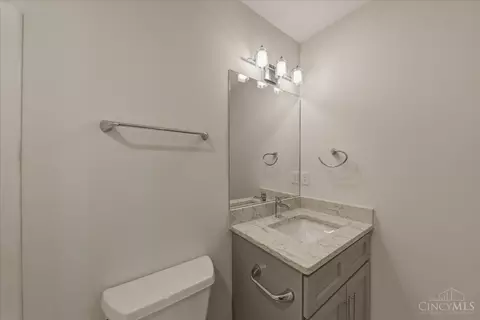 Bath - 3908 Edwards Rd, Cincinnati, OH 45209 photo 5 of 8
