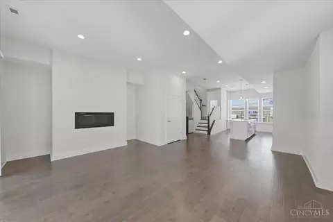 Living - 3908 Edwards Rd, Cincinnati, OH 45209 photo 2 of 6
