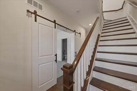Entry Way - 3908 Edwards Rd, Cincinnati, OH 45209 photo 2 of 6