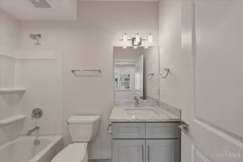 Bath - 3908 Edwards Rd, Cincinnati, OH 45209 photo 2 of 8